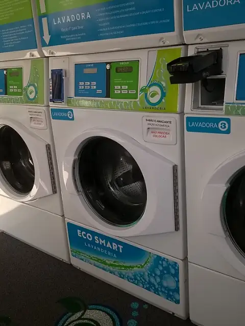 Painel das lavadoras da Eco Smart Cambuci com adição automática de sabão, alvejante e amaciante