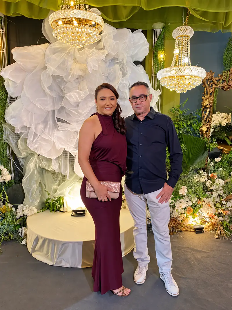 Franqueada da Eco Smart Lavanderia Três Marias e o marido no Baile Destaques do Ano 2026