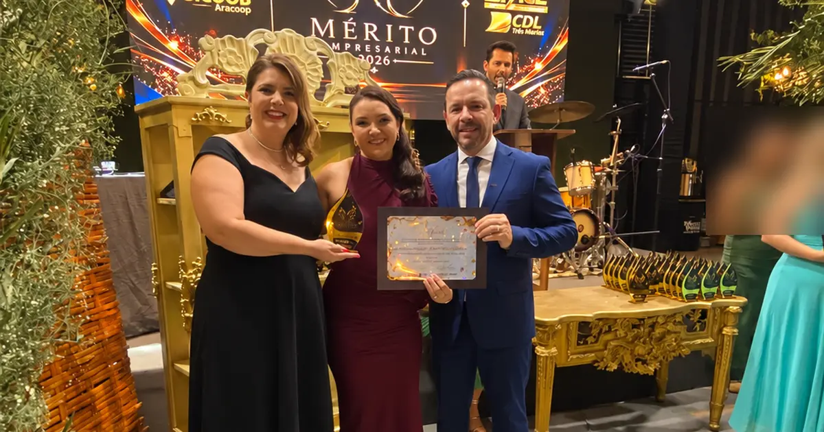 Franqueada da Eco Smart Lavanderia recebe o prêmio Mérito Empresarial 2026 como melhor lavanderia self-service em Três Marias