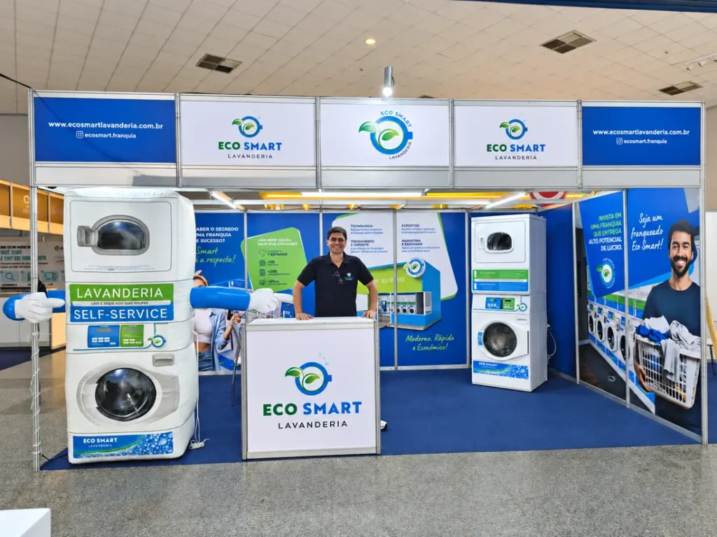 Estande da Eco Smart Lavanderia na Feira da Franquia 2026, no Espaço Torres Kennedy, em Curitiba/PR