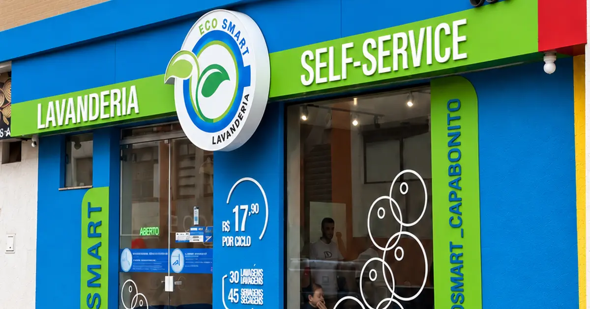 Fachada da Eco Smart Lavanderia na Rua Benjamin Constant, no Centro de Capão Bonito/SP