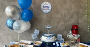 Mesa de comemoração de 1 ano da Eco Smart Lavanderia, lavanderia self-service em Valinhos/SP